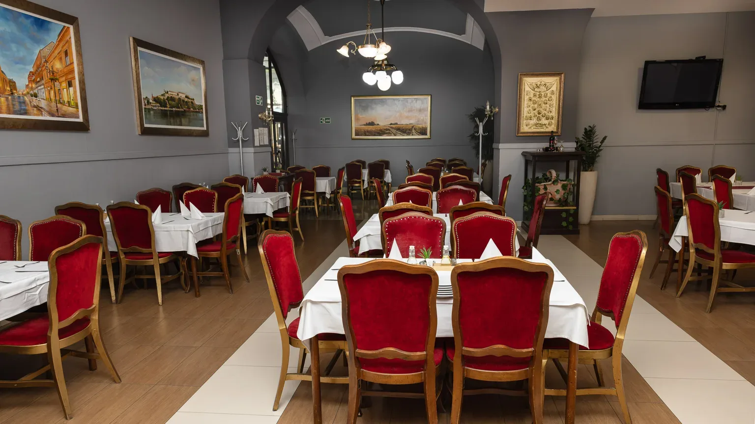 Restaurante y jardín
