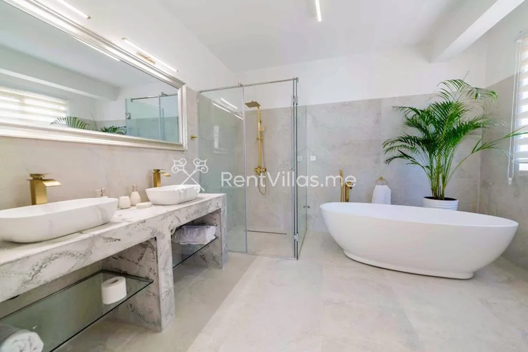 VILLA RIVIERA