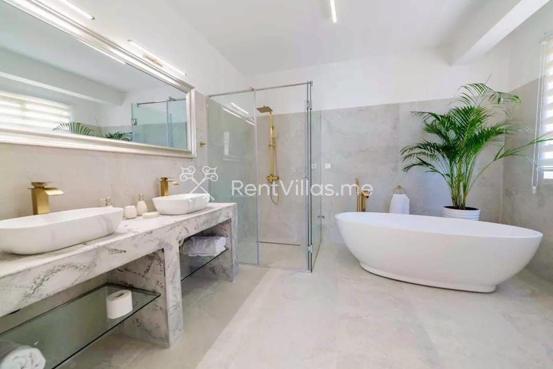 VILLA RIVIERA