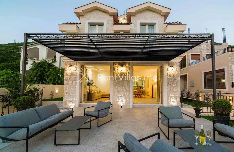 VILLA RIVIERA