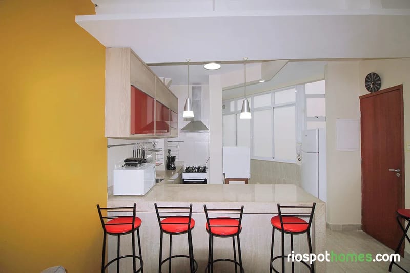 Conforto e Estilo em Copacabana | 2 Quartos D056