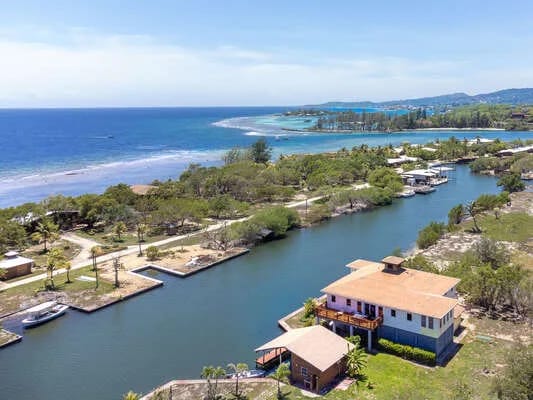 Shore Thing - on the Coco View Canal