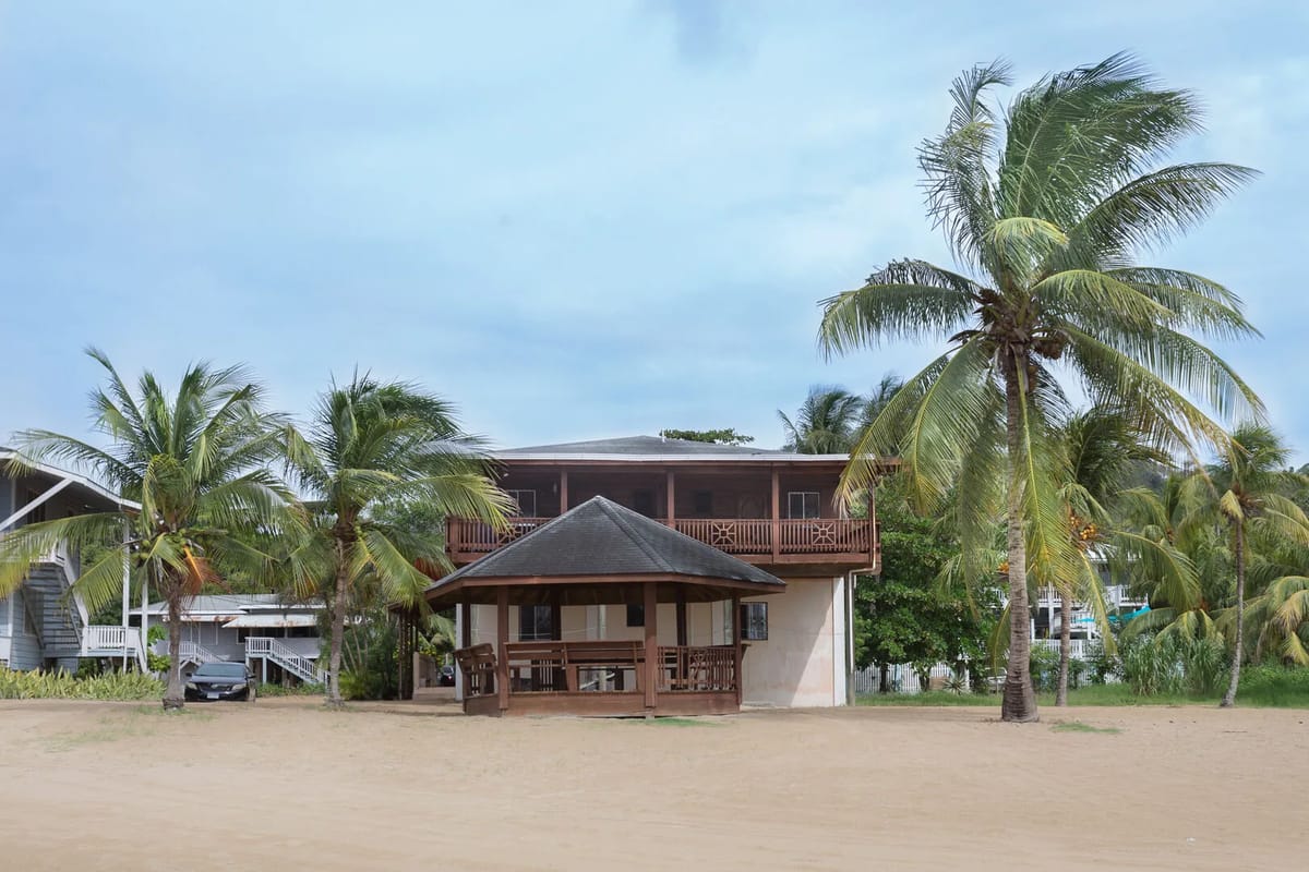 Vista de la casa desde la playa