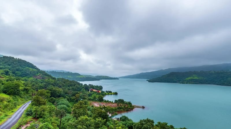 Riverdale - Casa de 4 dormitorios con piscina en Lavasa