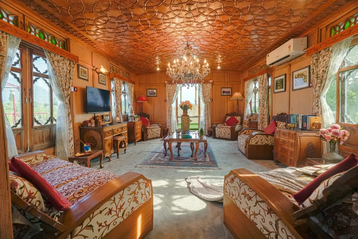 Kingori Houseboat