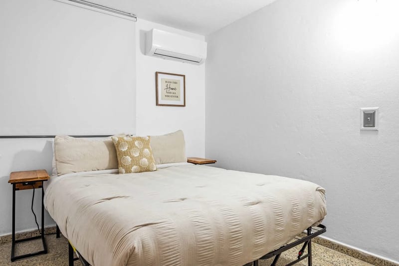 Airport-Ready Apt | Pet Friendly | Fast WiFi