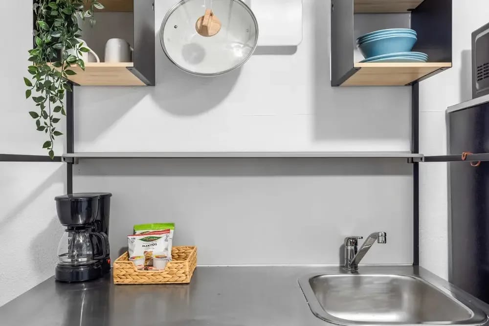 Airport-Ready Apt | Pet Friendly | Fast WiFi