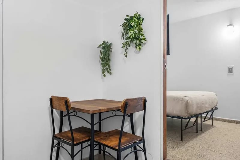 Airport-Ready Apt | Pet Friendly | Fast WiFi 12