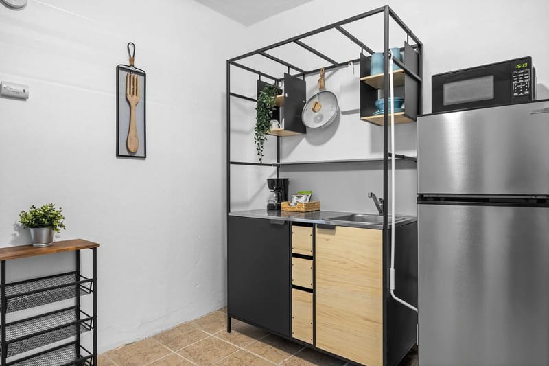 Airport-Ready Apt | Pet Friendly | Fast WiFi