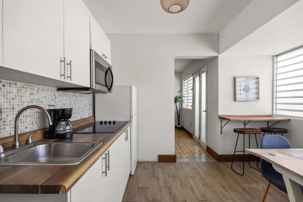 Full kitchen