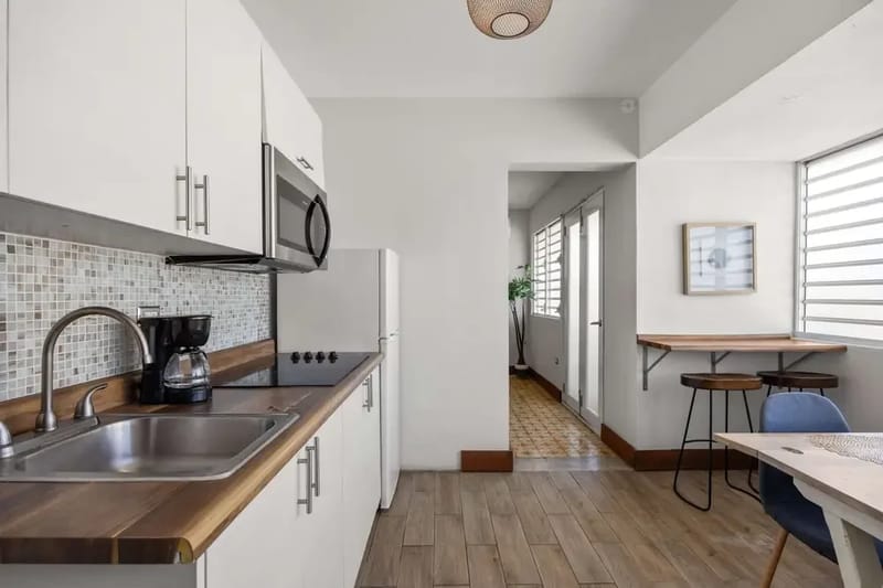 Full kitchen