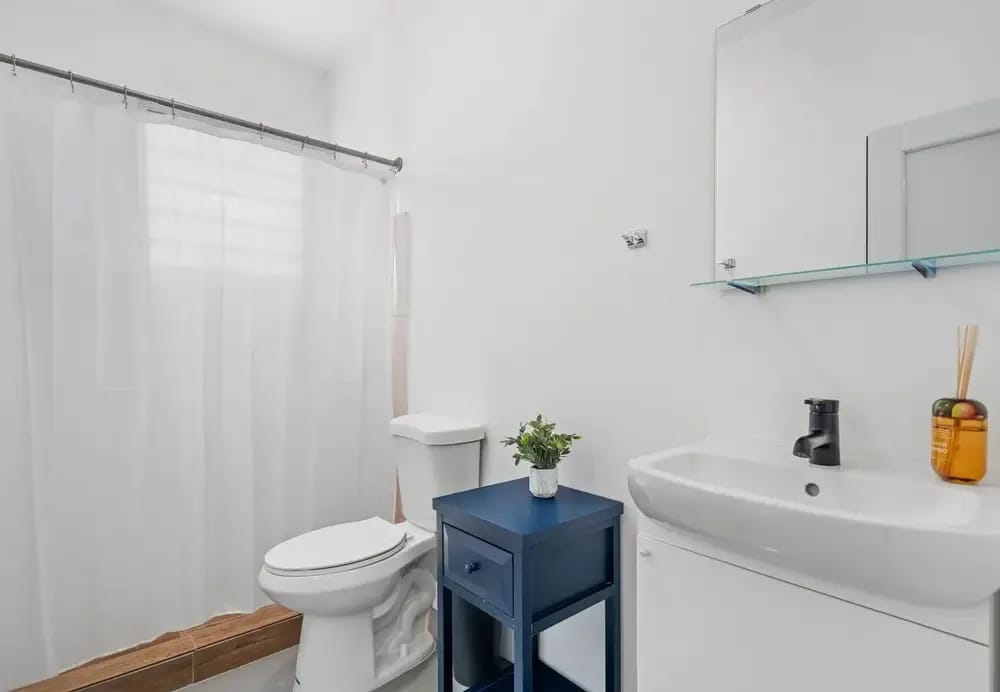 Full bathroom 1 with shower & fresh toiletries