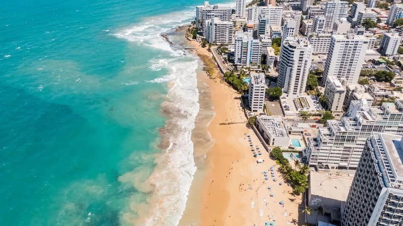 Playa de Condado vista desde arriba – a 6 minutos a pie del apartamento