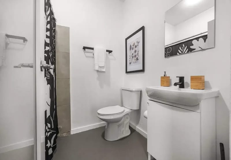 Full bathroom with walk-in shower & toiletries