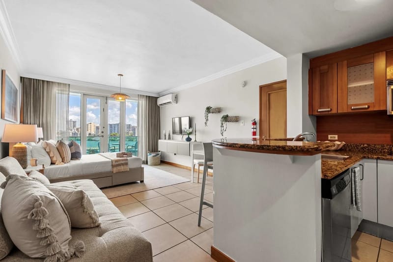 Condado Beachfront Studio | Pool & Washer