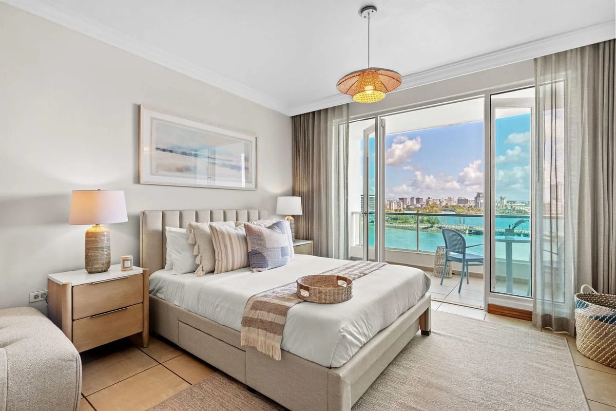 Condado Beachfront Studio | Pool & Washer