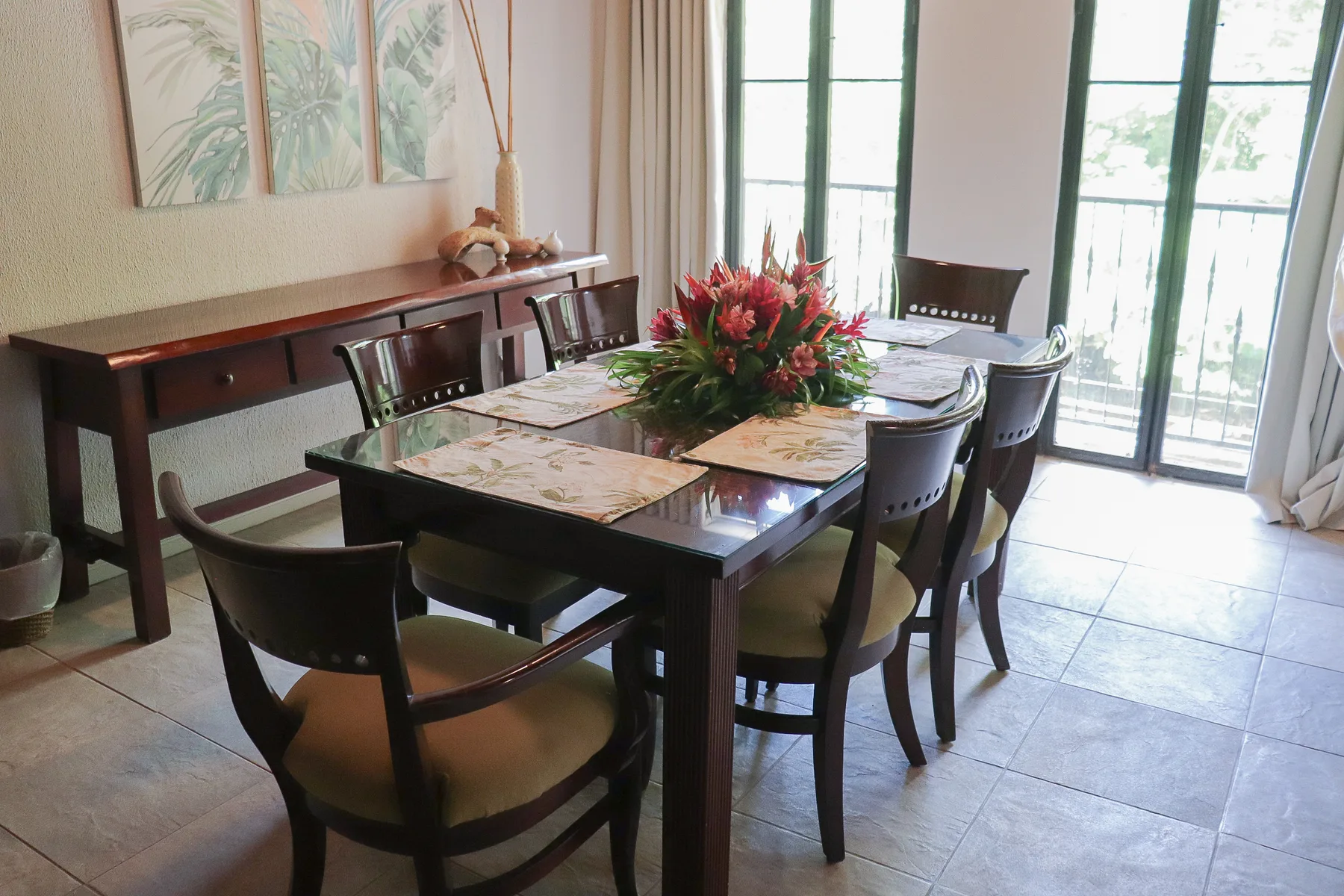 Dining room table seats 6