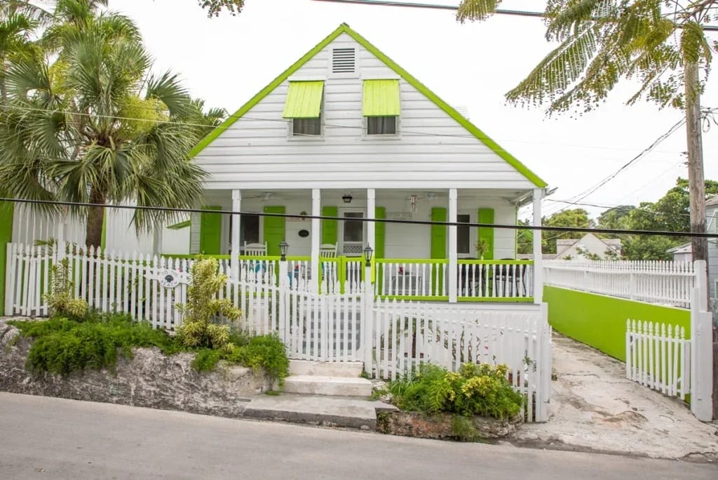 Vista exterior de la casa Cotton Tree