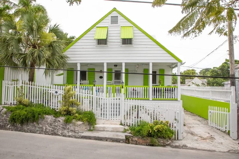 Vista exterior de la casa Cotton Tree